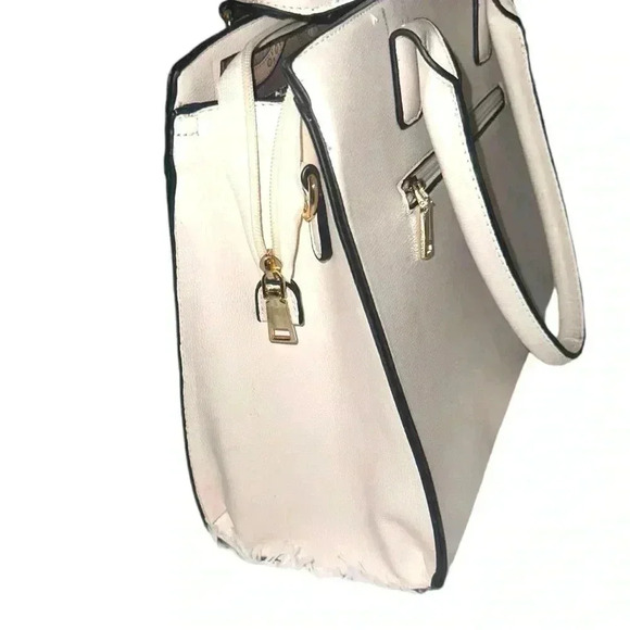 Structured Shoulder Bag. Very pretty! - Picture 6 of 14